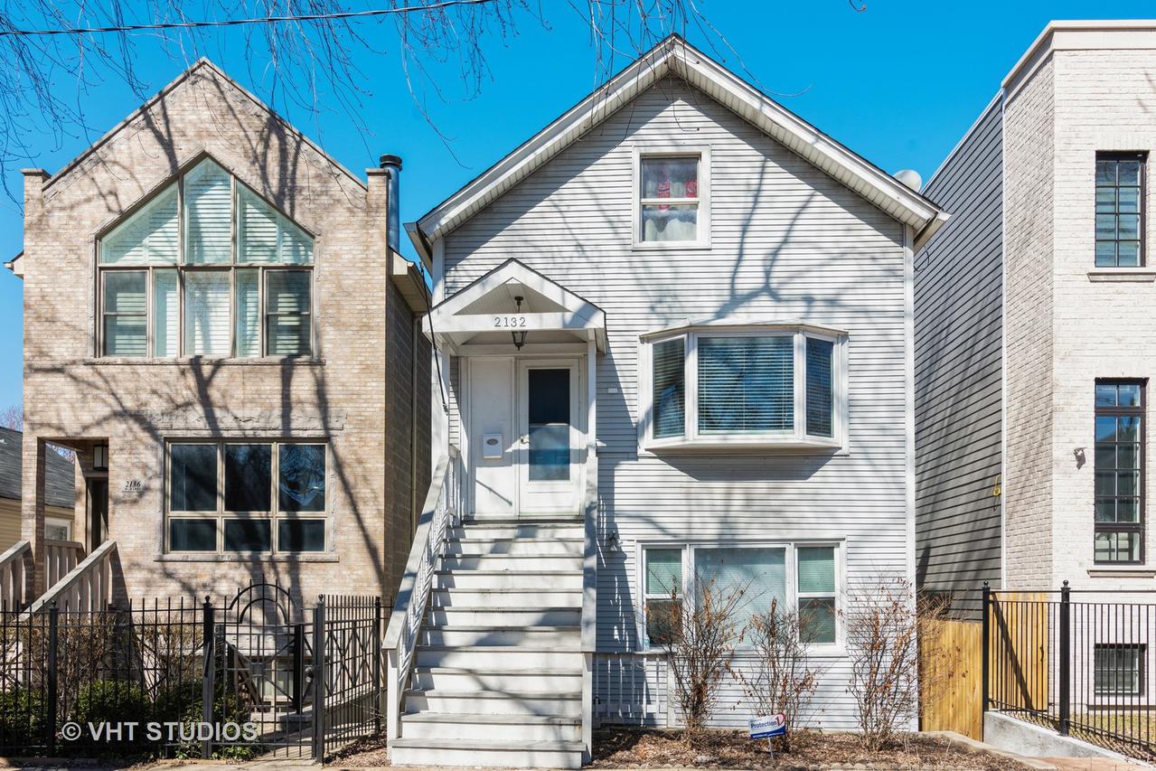 2132 W Barry Ave., Chicago, IL 60618