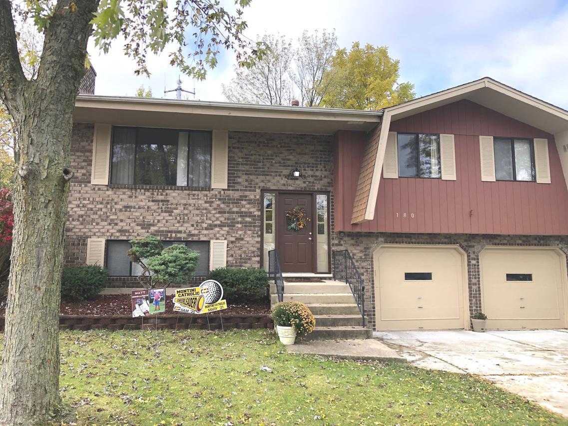 180 Cambridge Ln., Bloomingdale, IL 60108
