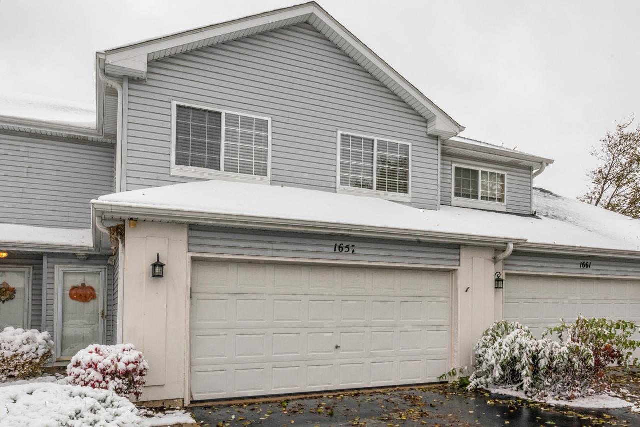 1657 Waterford Rd., North Aurora, IL 60542