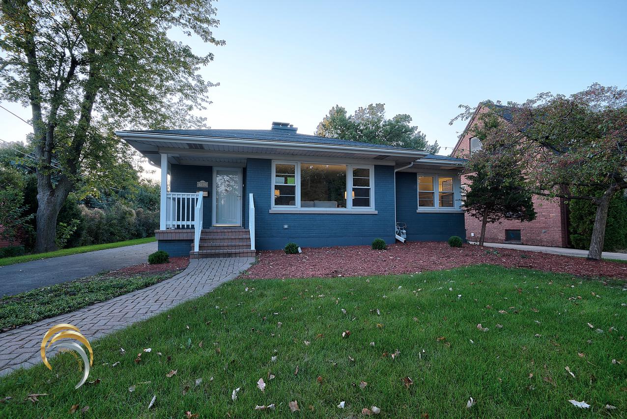 436 Leitch Ave., La Grange, IL 60525