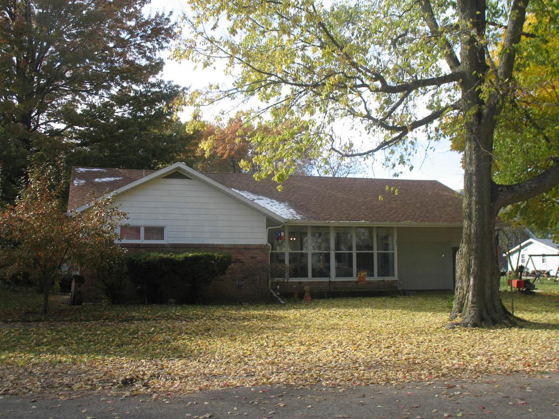 207 N Henderson St., Kenney, IL 61749