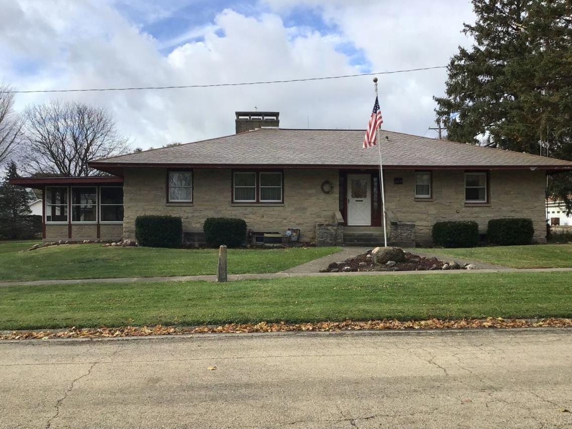 503 Paddock Ave., Ashton, IL 61006