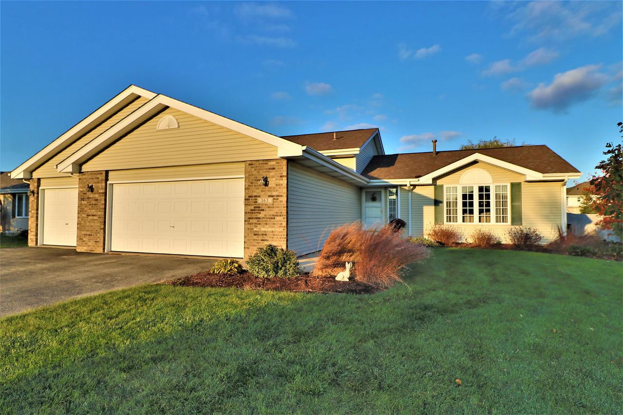 163 Autumnwood Ln., Davis Junction, IL 61020
