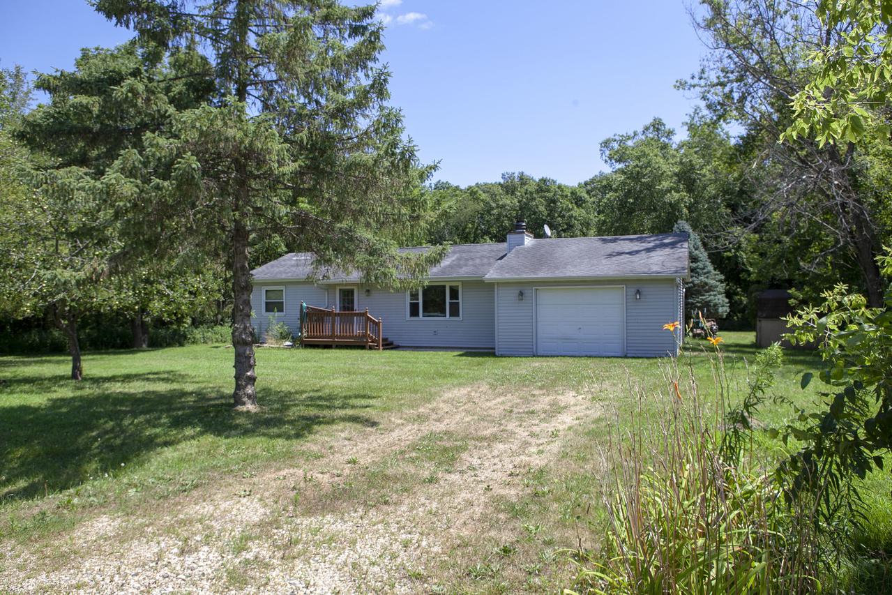 10 Hemlock Dr., Putnam, IL 61560