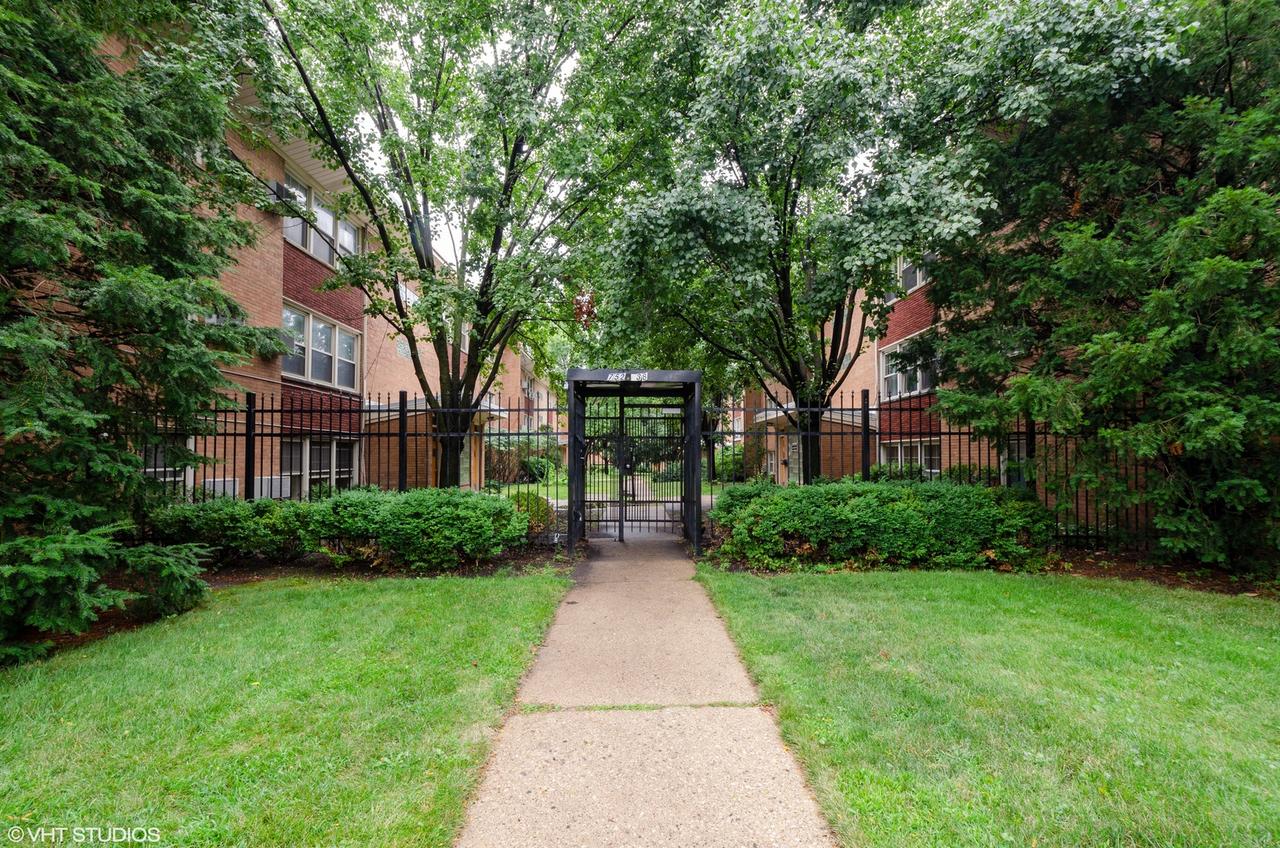 7530 N Ridge Blvd. #2W, Chicago, IL 60645