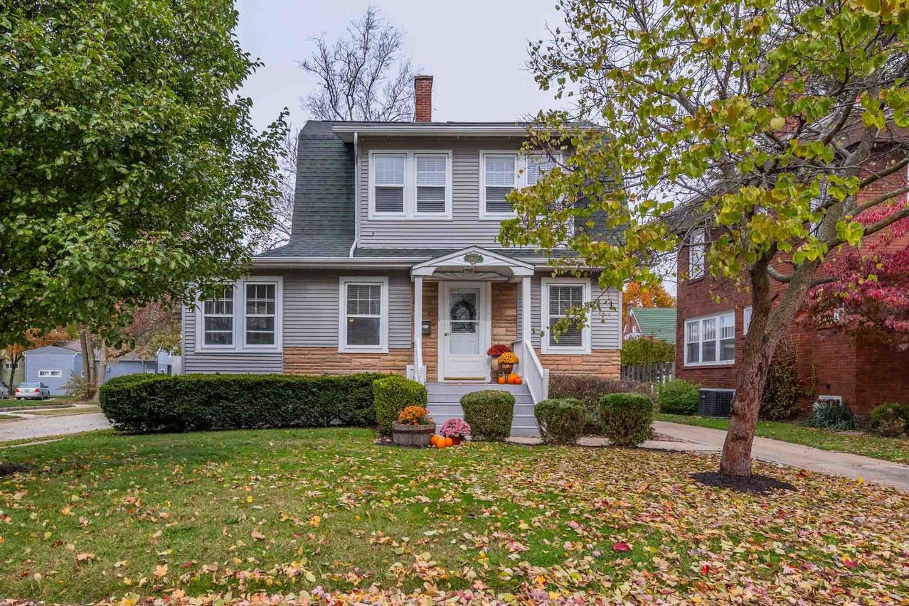 1802 E Jackson St., Bloomington, IL 61701