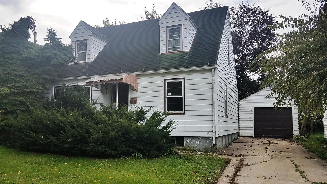 303 W American St., Freeport, IL 61032