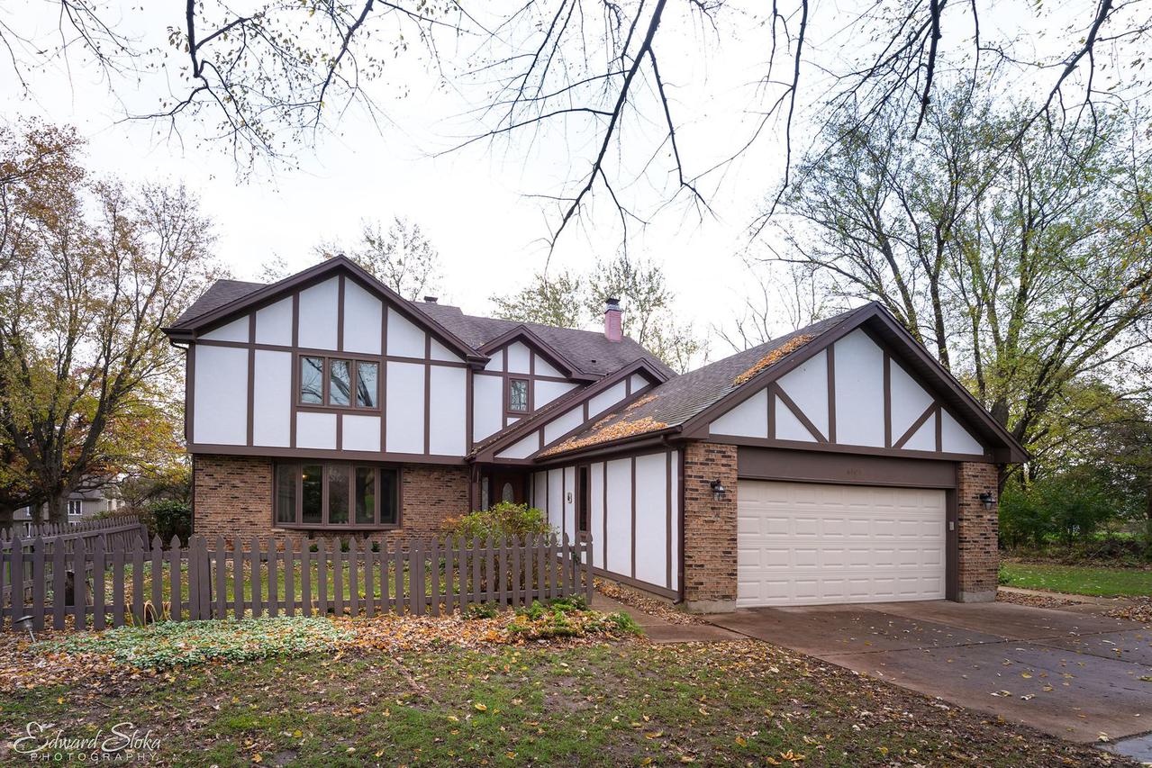 6105 Hidden Oak Ct., Crystal Lake, IL 60012