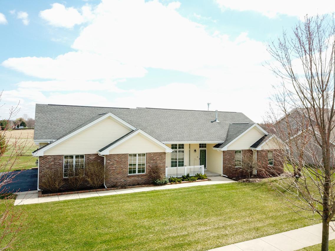6027 Highland Meadows Dr., Roscoe, IL 61073