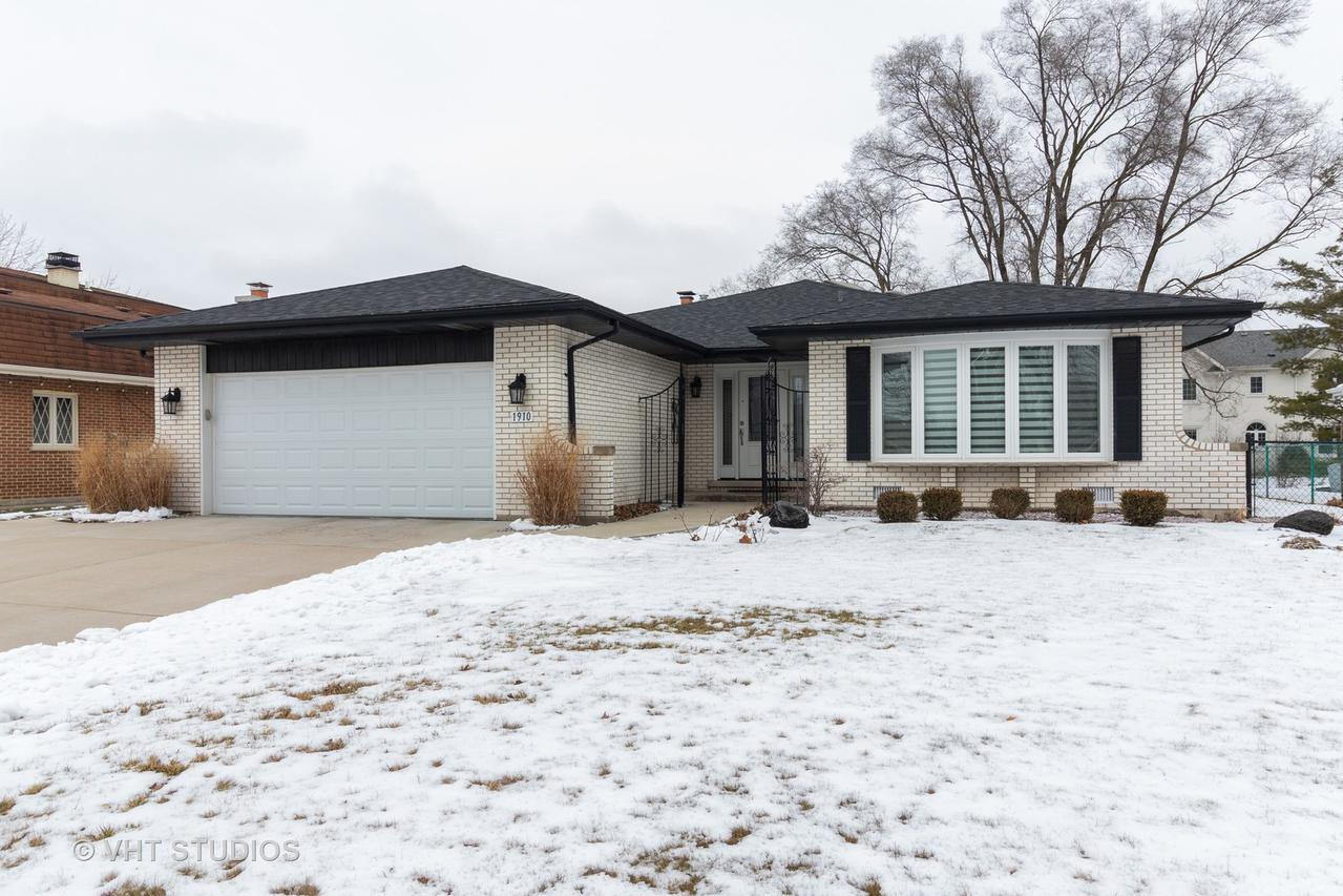 1910 Mcadam Rd., Darien, IL 60561