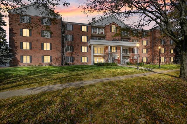 326 Park Ave. #34, Clarendon Hills, IL 60514