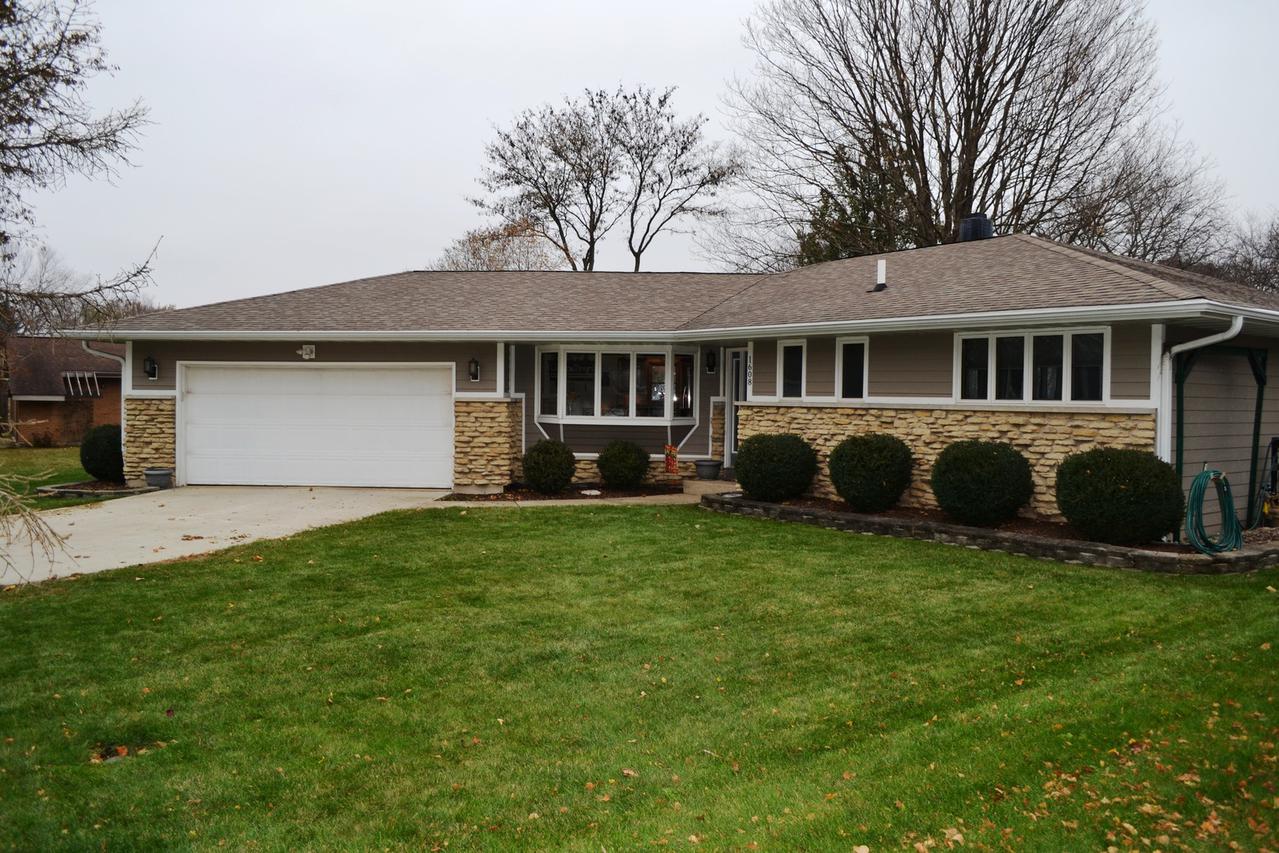 1608 Mayflower Dr., Dekalb, IL 60115