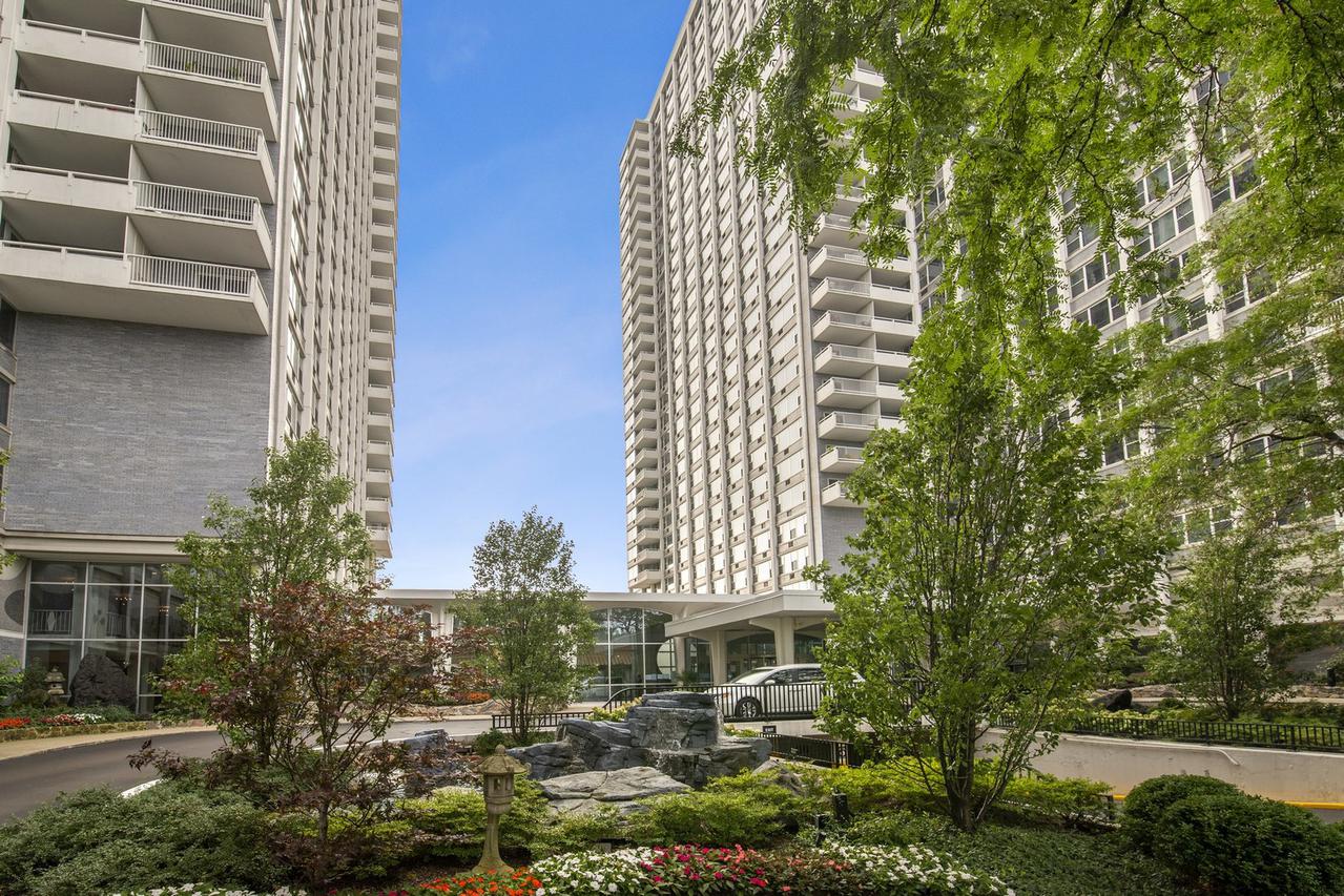 4250 N Marine Dr. #401, Chicago, IL 60613