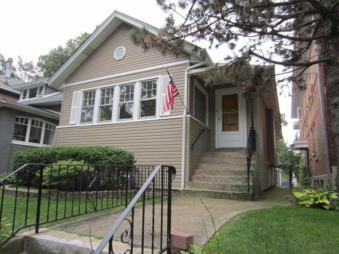 2245 W Estes Ave., Chicago, IL 60645
