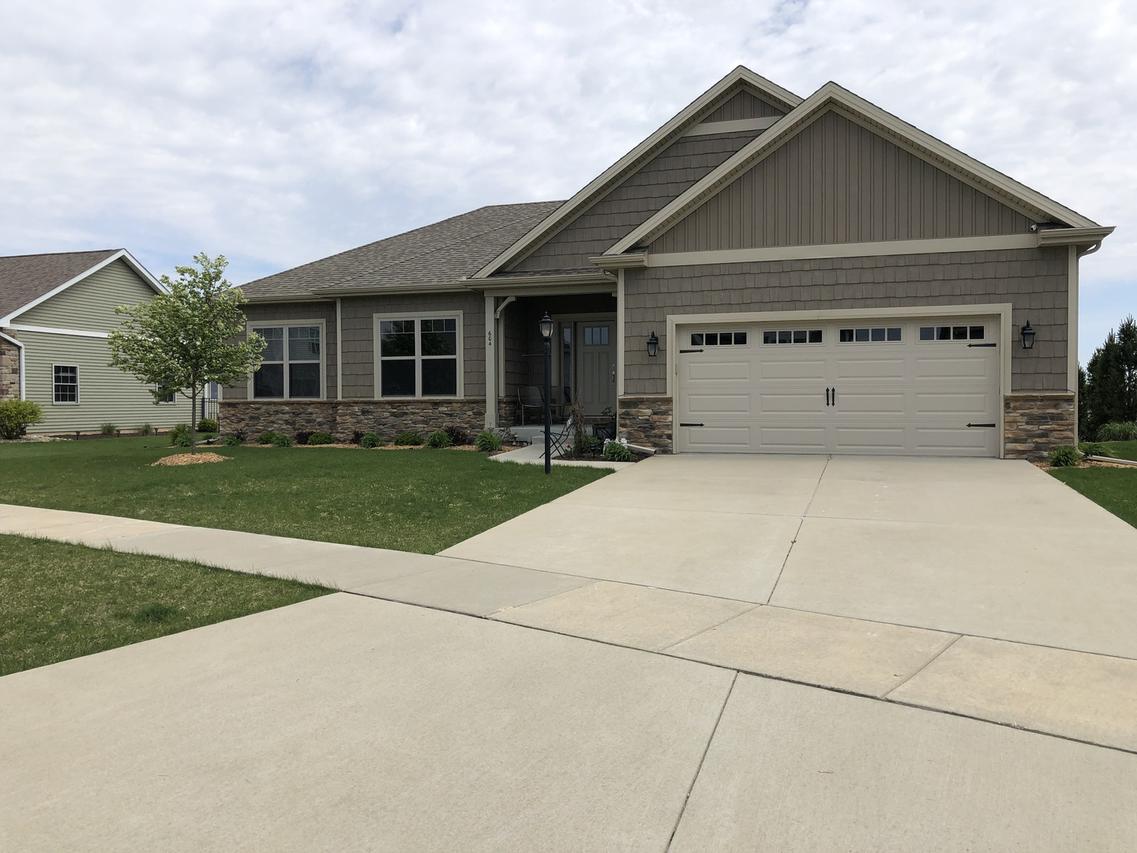 604 Capitol St., Savoy, IL 61874