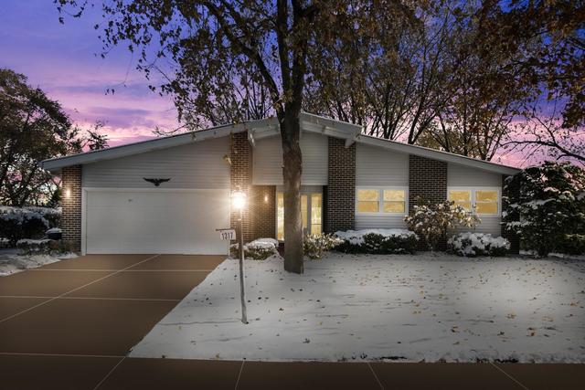 1317 N Columbine Dr., Mount Prospect, IL 60056