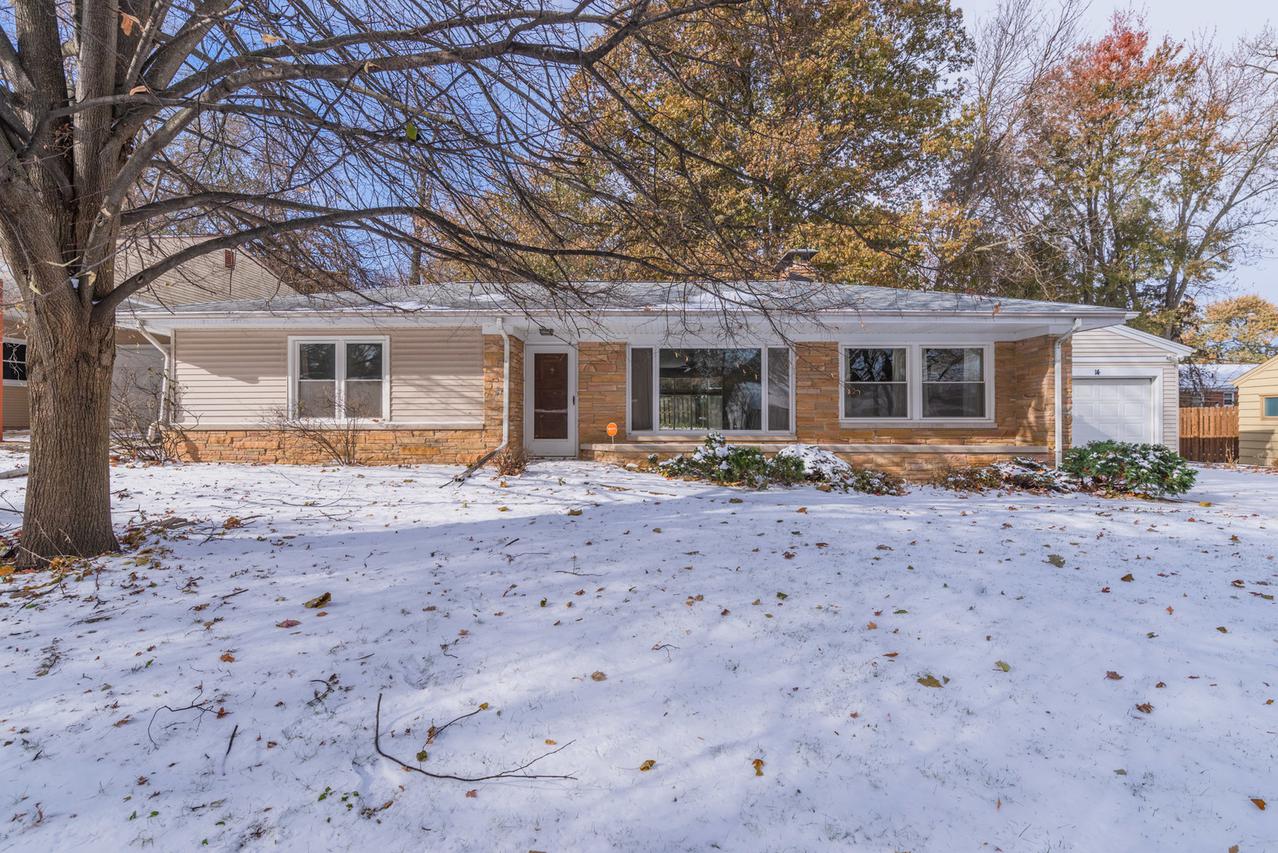14 Walker Dr., Bloomington, IL 61701