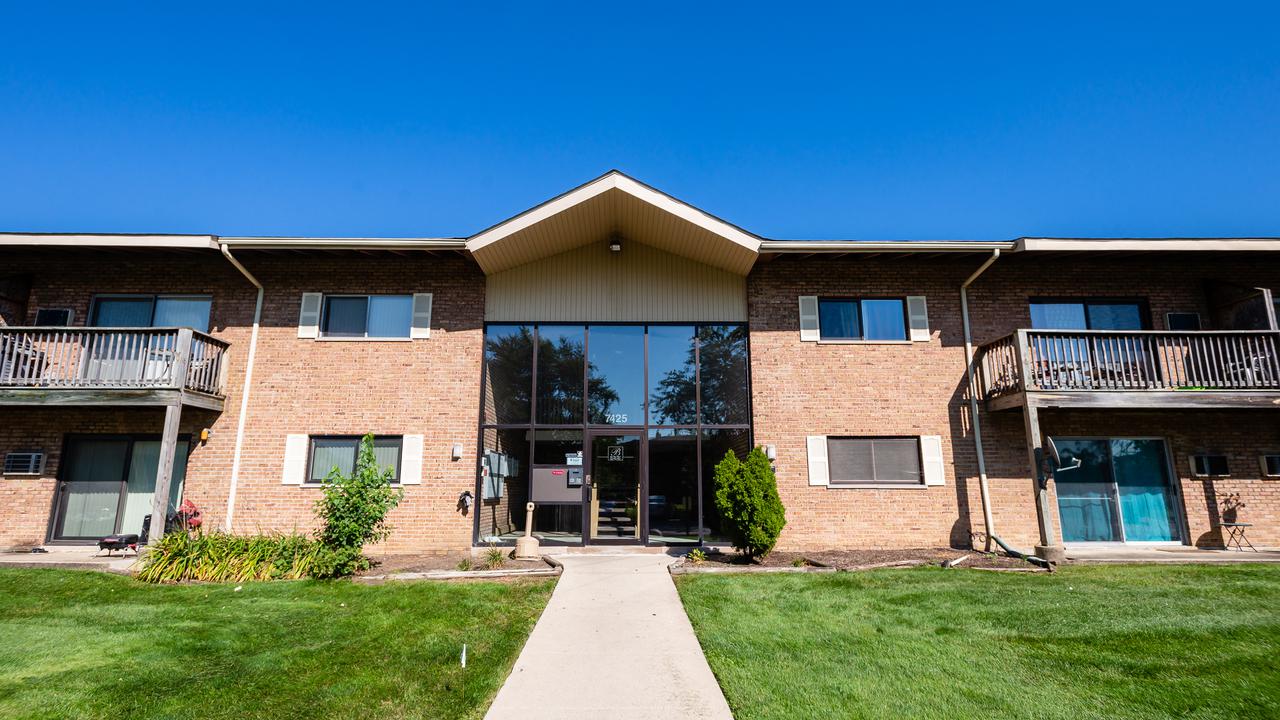 7425 Brookdale Dr. #108, Darien, IL 60561