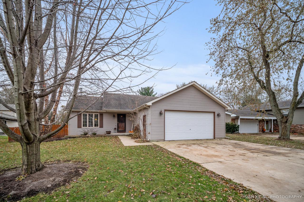 725 Cynthia Dr., Lake Holiday, IL 60548