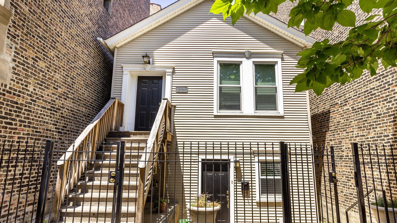 2220 W Taylor St., Chicago, IL 60612