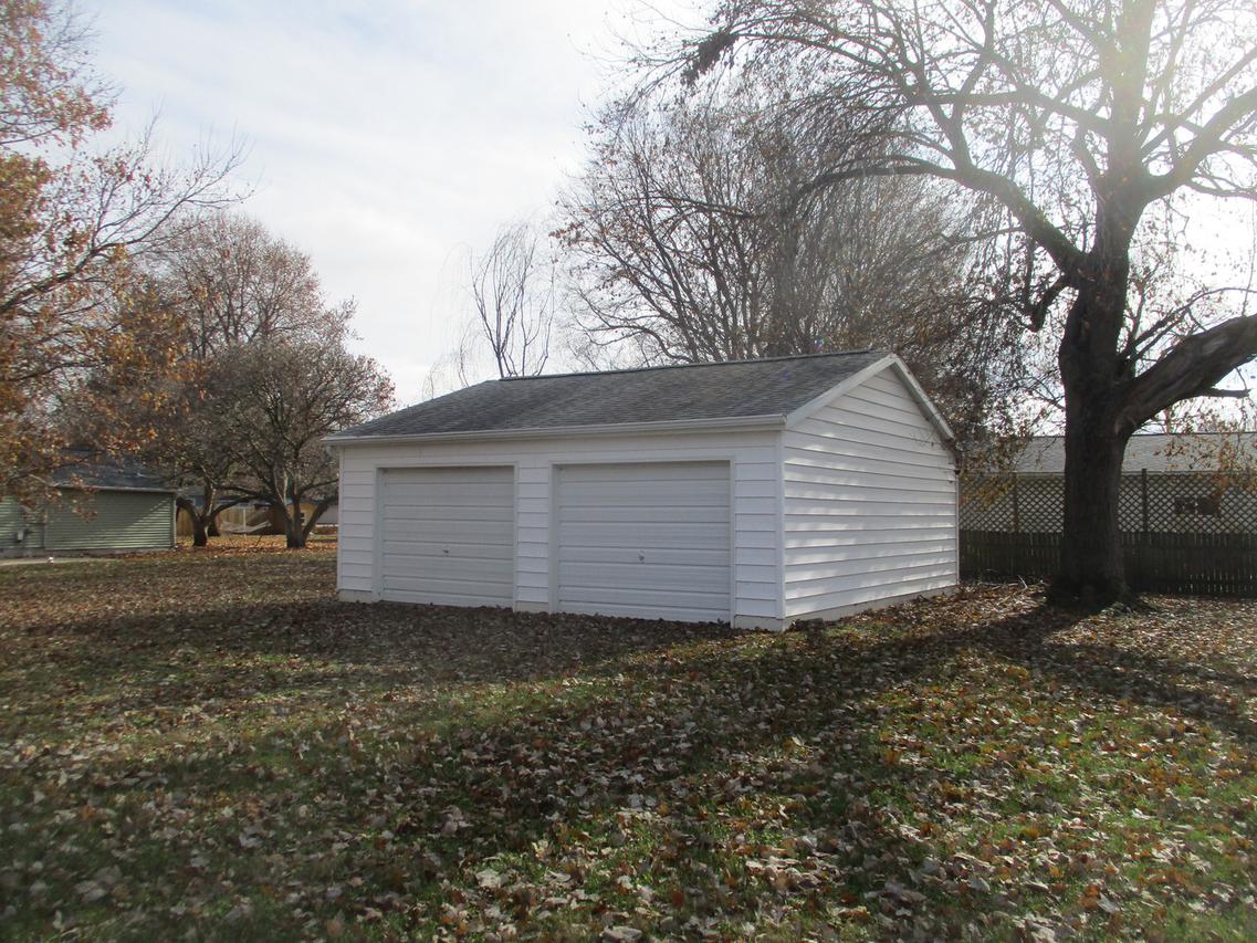 307 E Buckner St., Tuscola, IL 61953