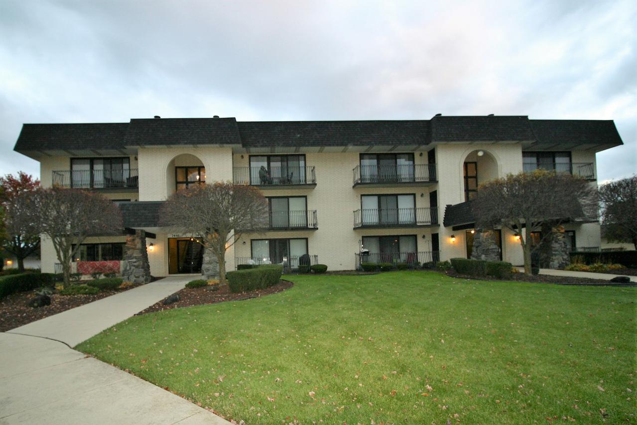 7443 Ponderosa Ct. #2, Orland Park, IL 60462