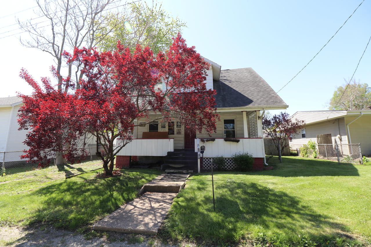 322 E Julia St., Clinton, IL 61727