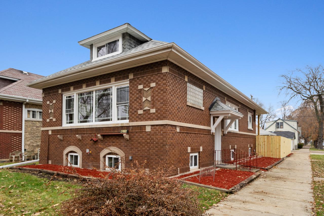 5900 W Warwick Ave., Chicago, IL 60634