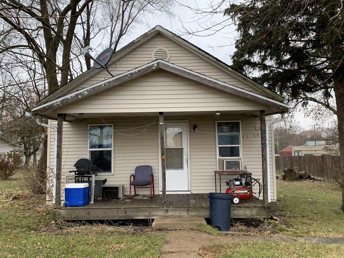 209 Woodford St., Roanoke, IL 61561