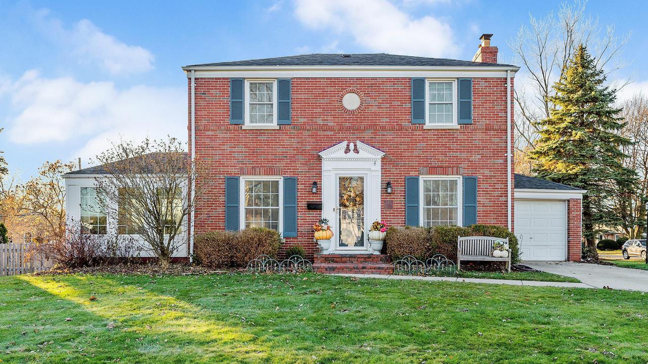 2 Iroquois Dr., Clarendon Hills, IL 60514