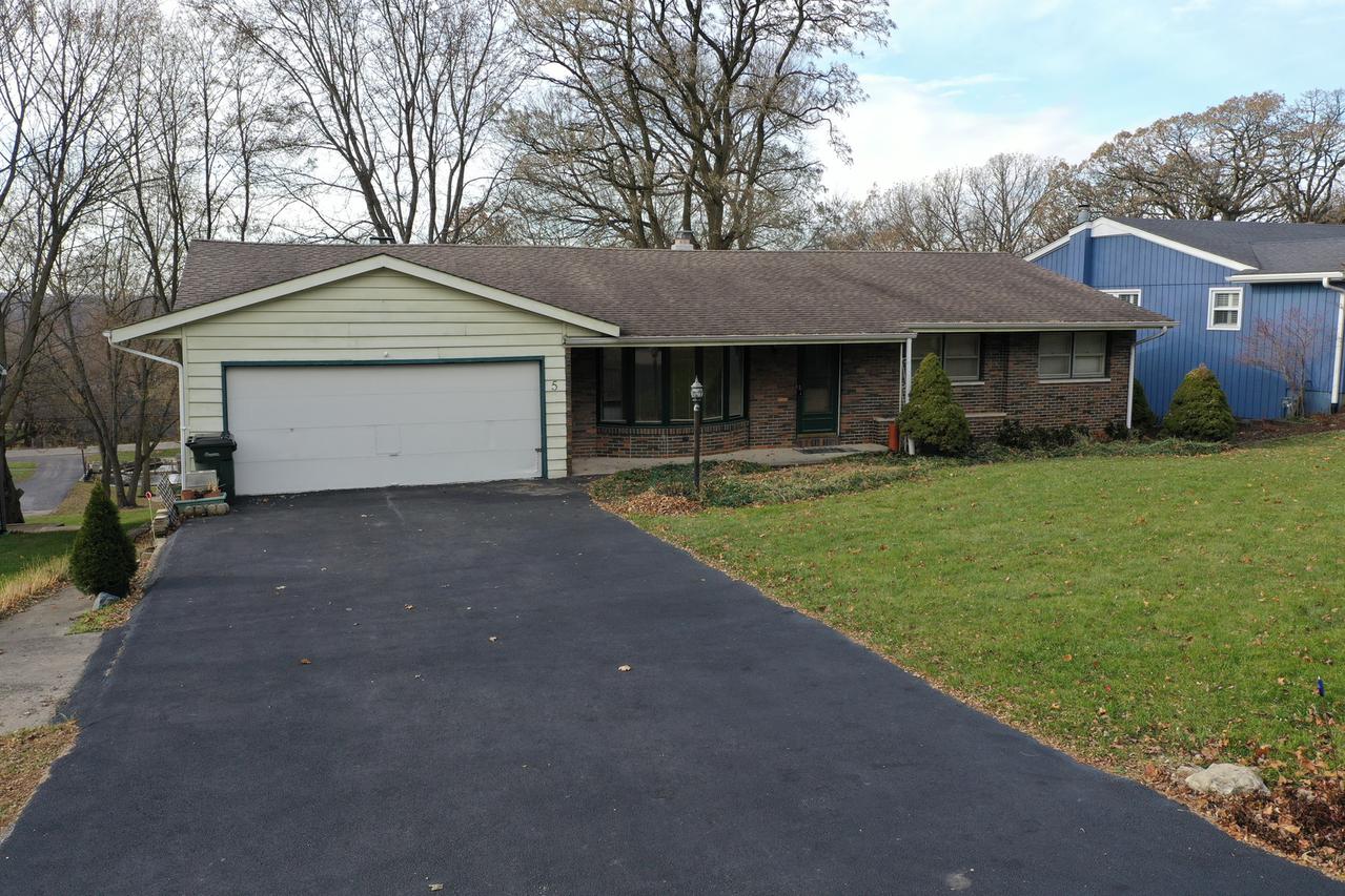 5 Summit St., East Dundee, IL 60118