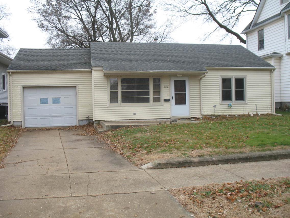 622 W Main St., Clinton, IL 61727