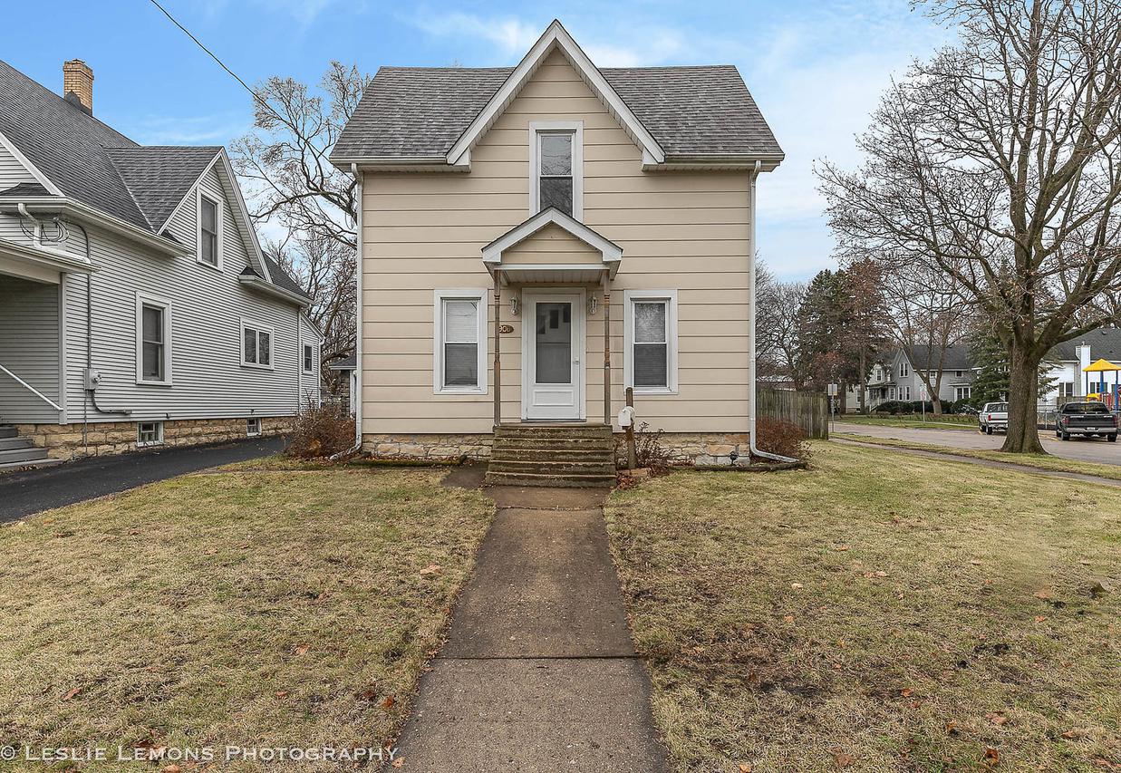906 Grove St., Dekalb, IL 60115