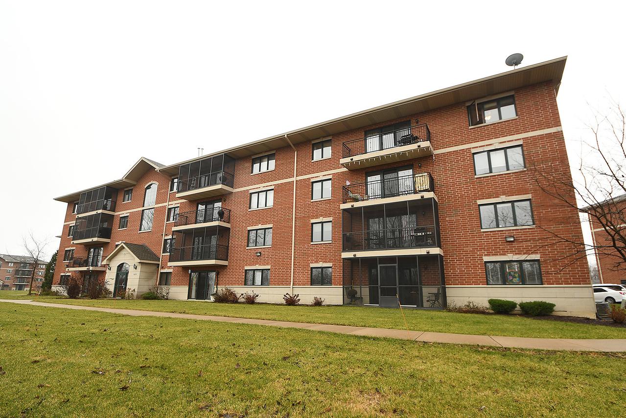 6870 W Winding Trail #202, Oak Forest, IL 60452