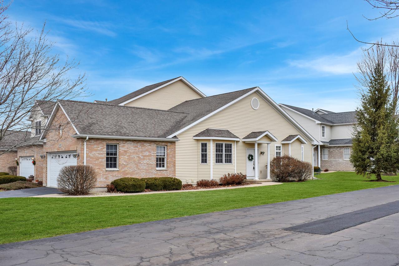 325 Manning Dr., Dekalb, IL 60115
