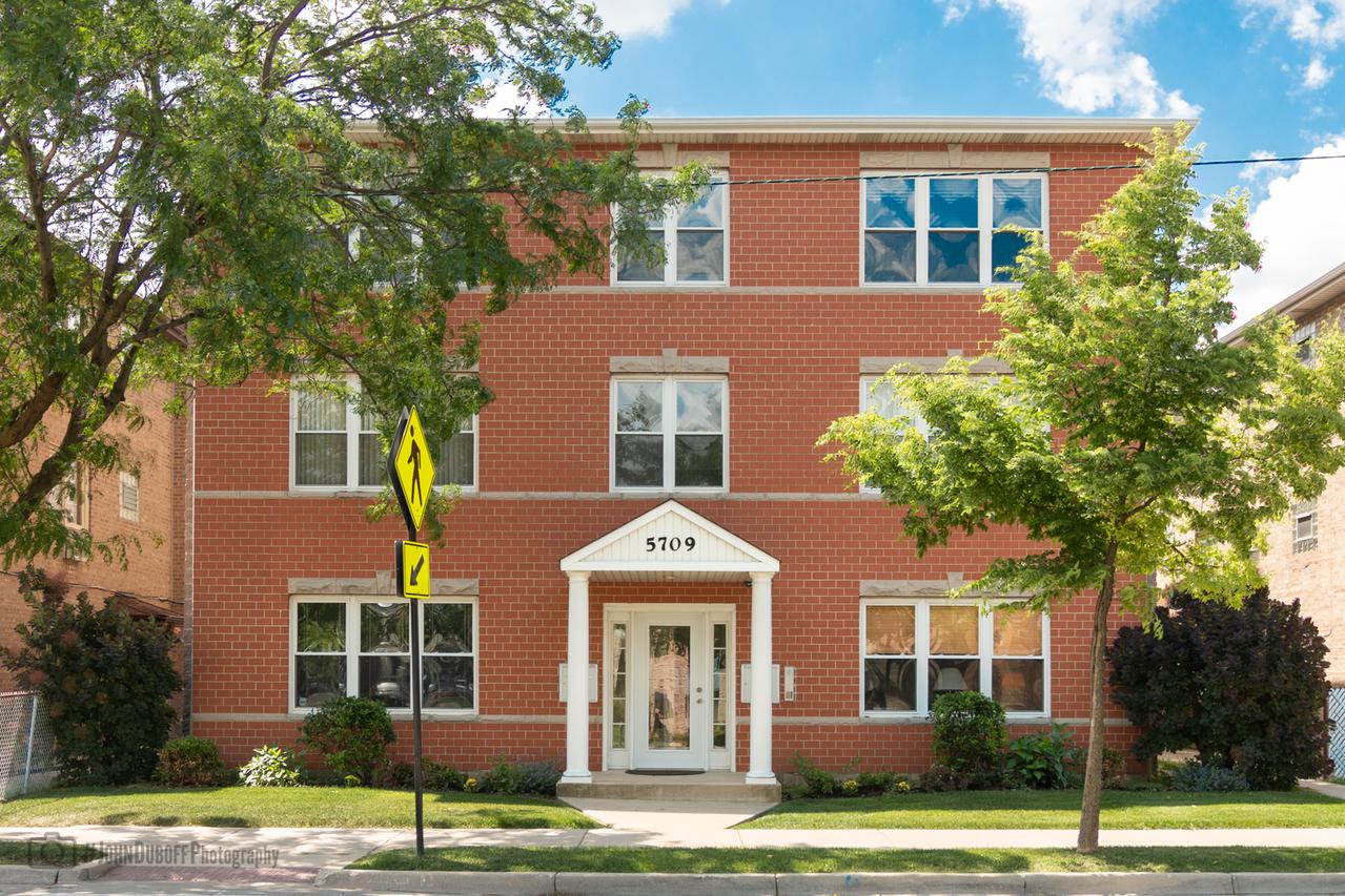 5709 W Lawrence Ave. #2E, Chicago, IL 60630