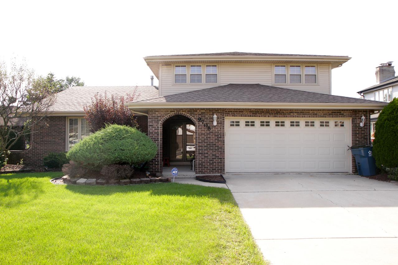 9708 S Kingsbury Ct., Palos Hills, IL 60465