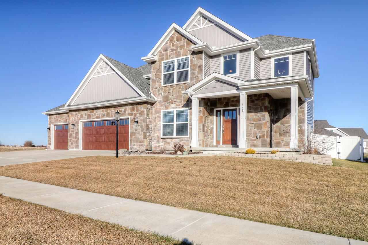 1002 Cascade Dr., Savoy, IL 61874