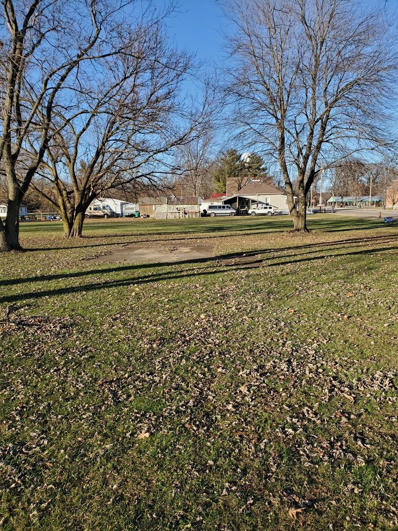 213 Byron St., Oakland, IL 61943