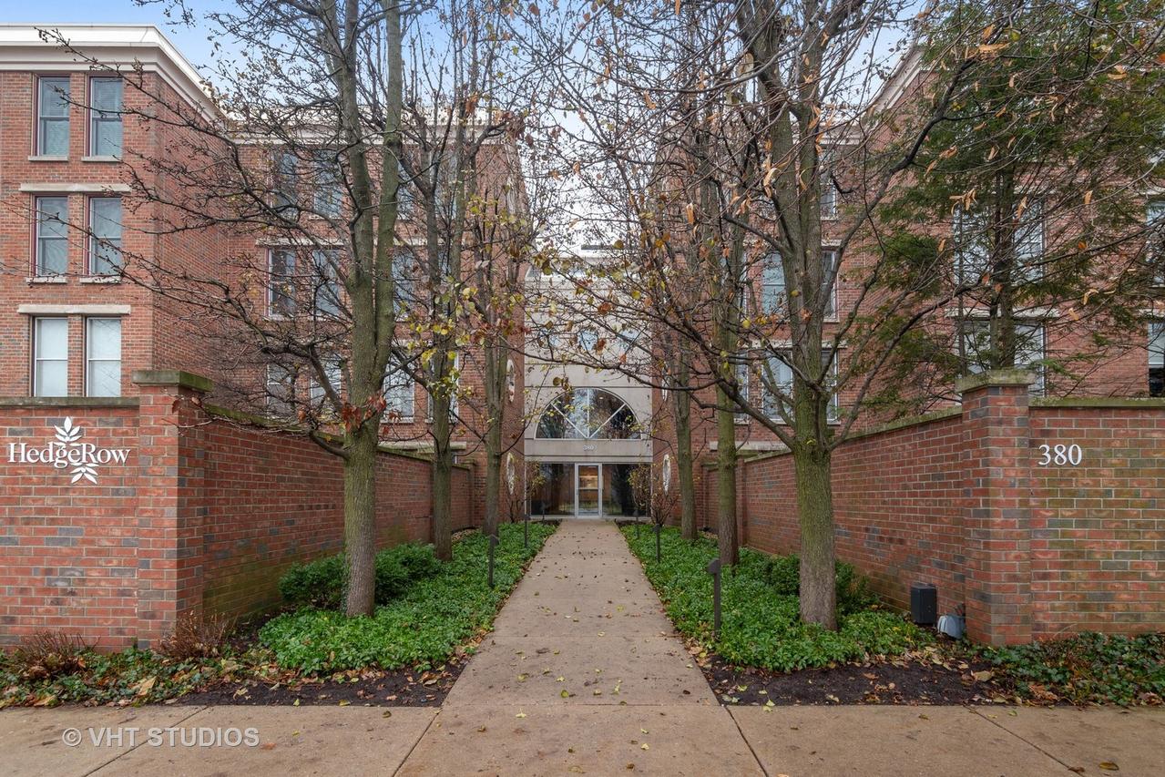 380 Green Bay Rd. #3D, Winnetka, IL 60093