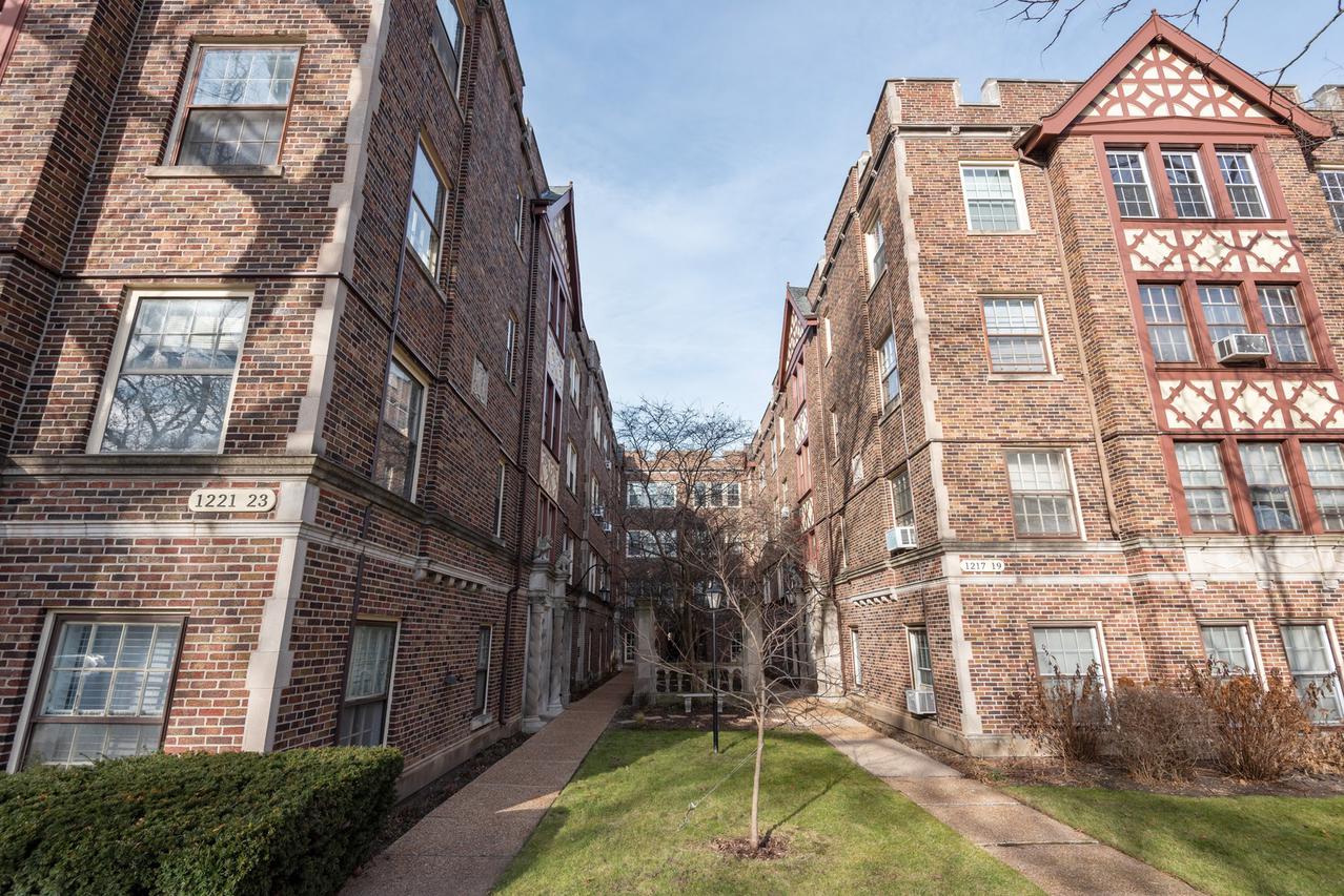 1223 Hull Ter. #2G, Evanston, IL 60202