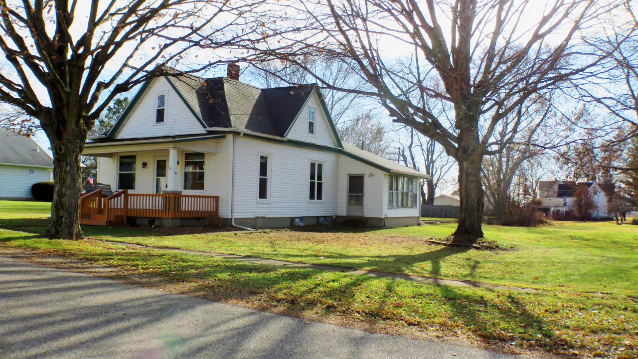 120 E Main St., Stanford, IL 61774