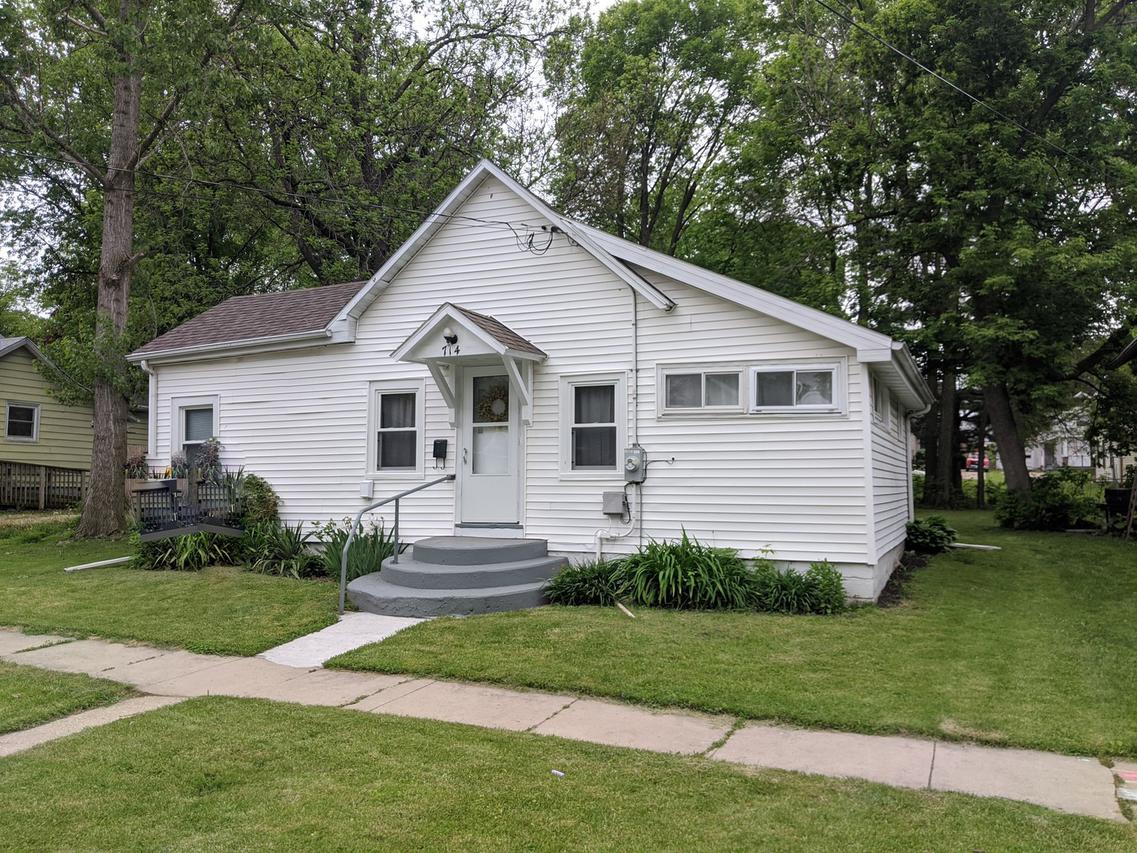 714 W Chestnut St., Freeport, IL 61032