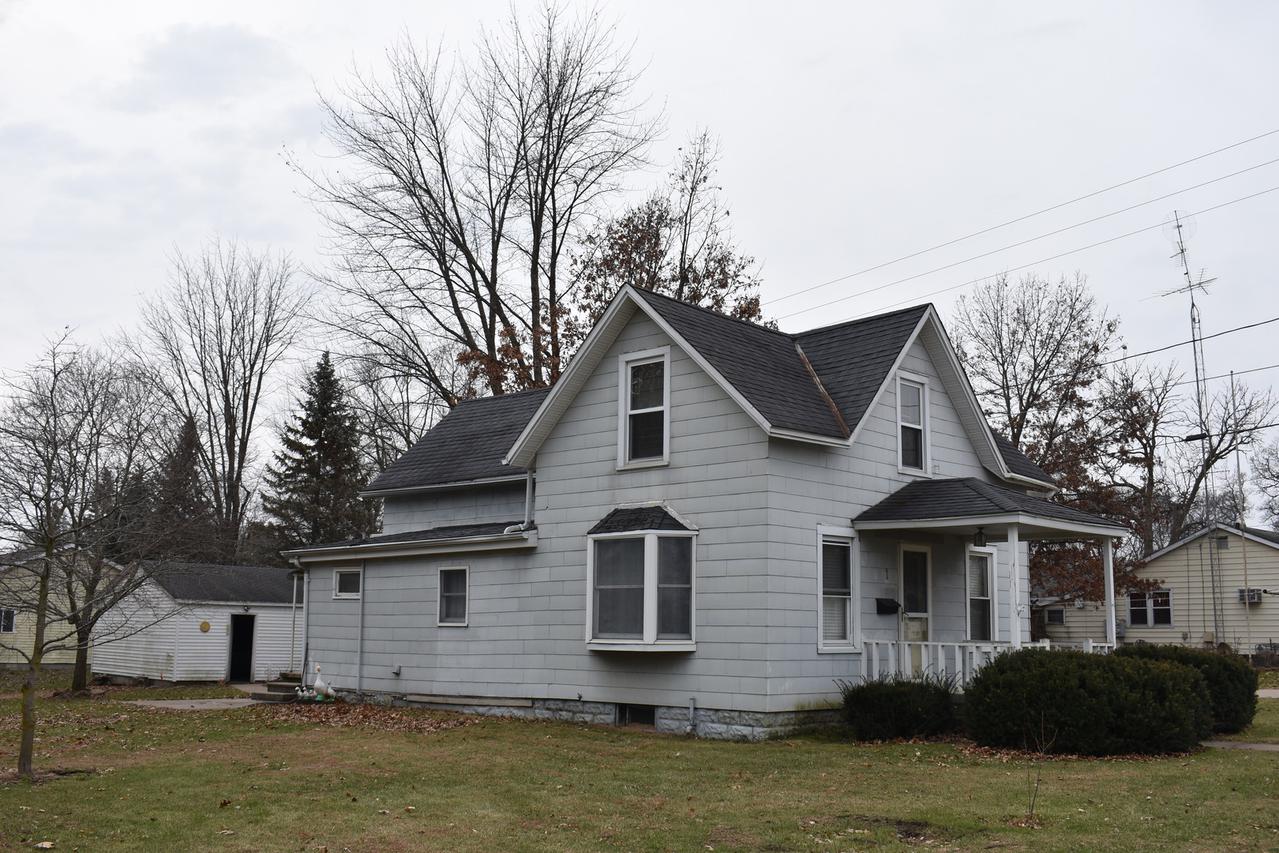1 E Main St., Amboy, IL 61310