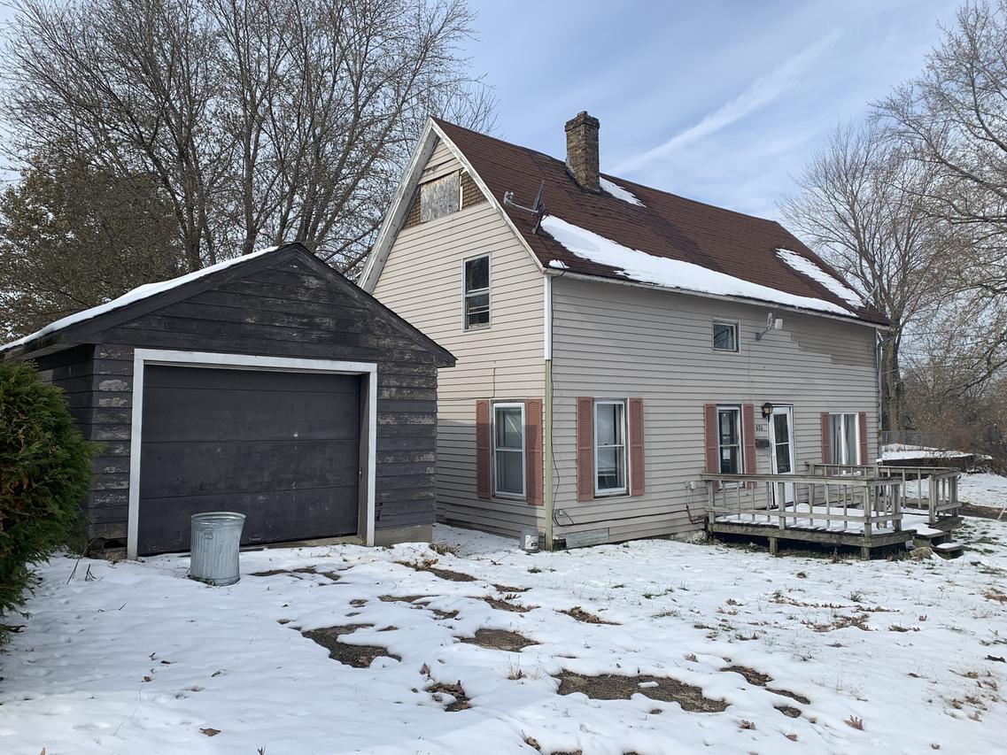 624 N Walnut Ave., Freeport, IL 61032