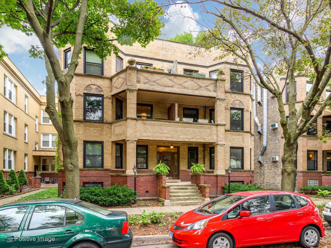 6221 N Magnolia Ave. #2S, Chicago, IL 60660
