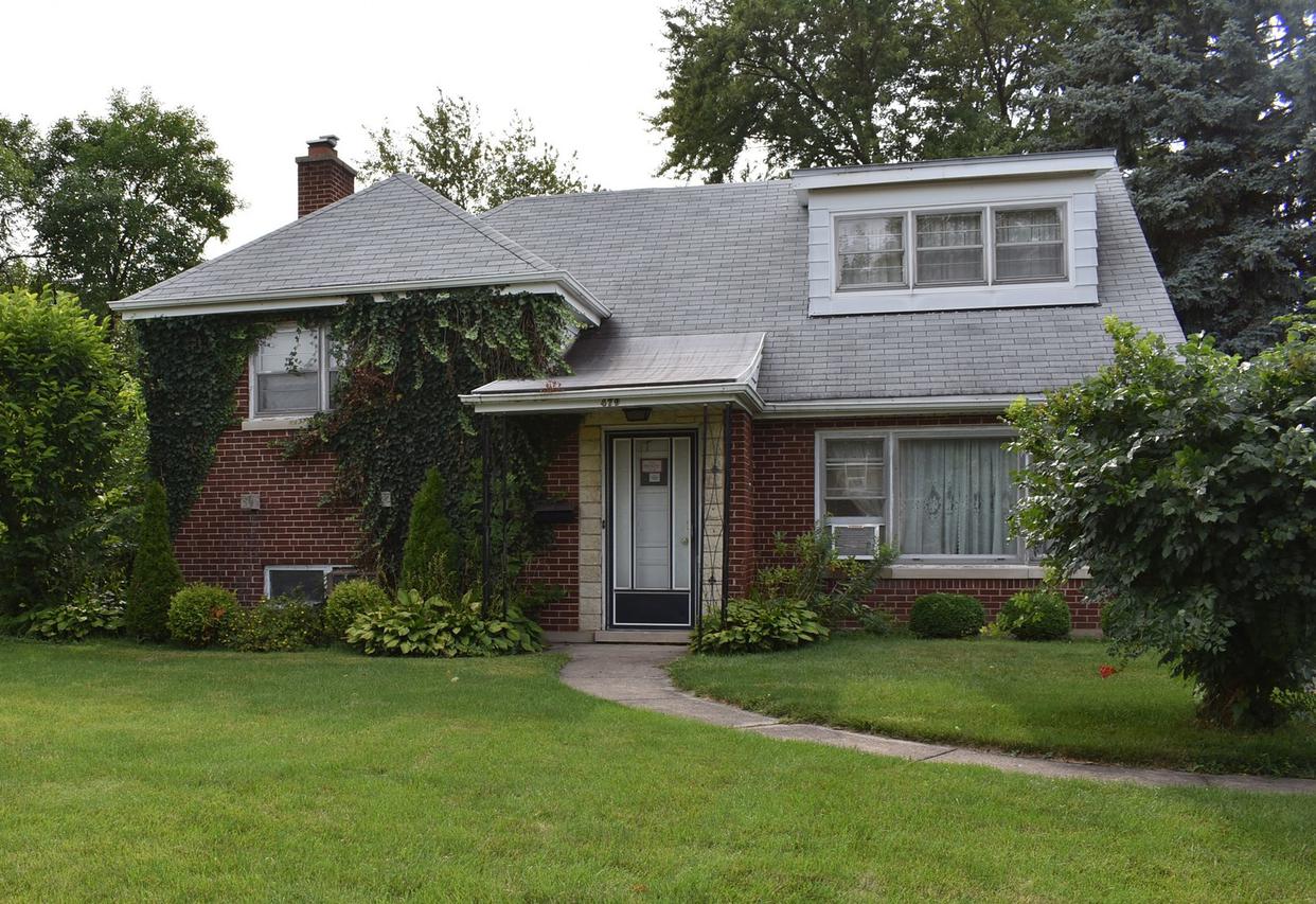 470 S Berkley Ave., Elmhurst, IL 60126