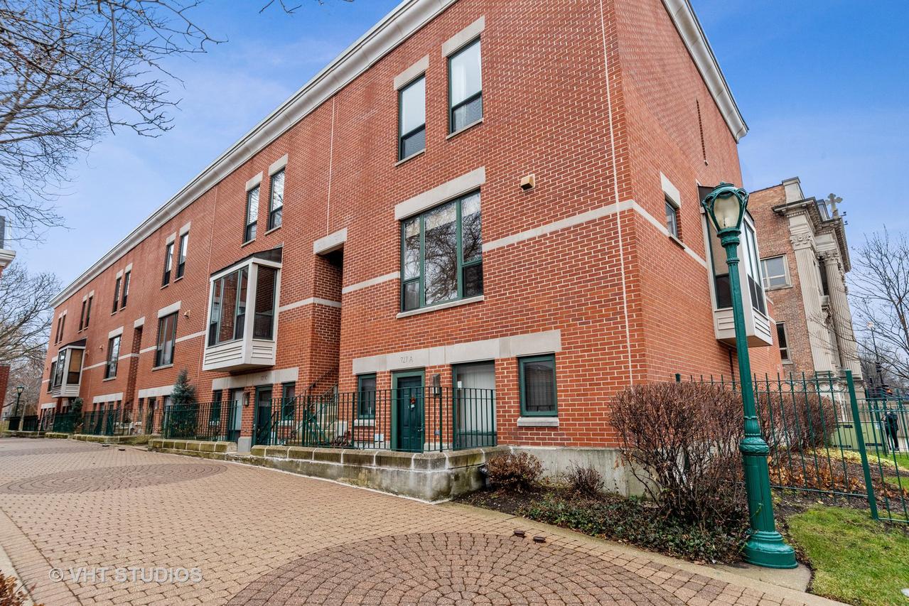 727 S Ashland Ave. #B, Chicago, IL 60607