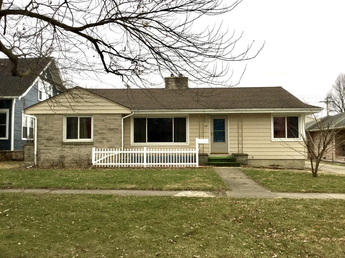 217 E Lincoln St., Arthur, IL 61911