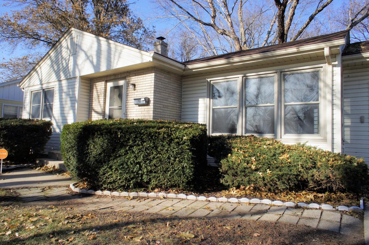 2011 Crestwood Ave., Rockford, IL 61103